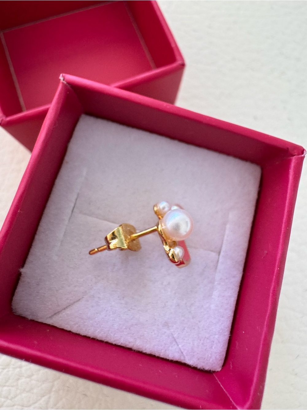NIB Lulu Single Gold Heart Earring with Red Enamel & Faux Pearl Accent - Picture 5 of 6